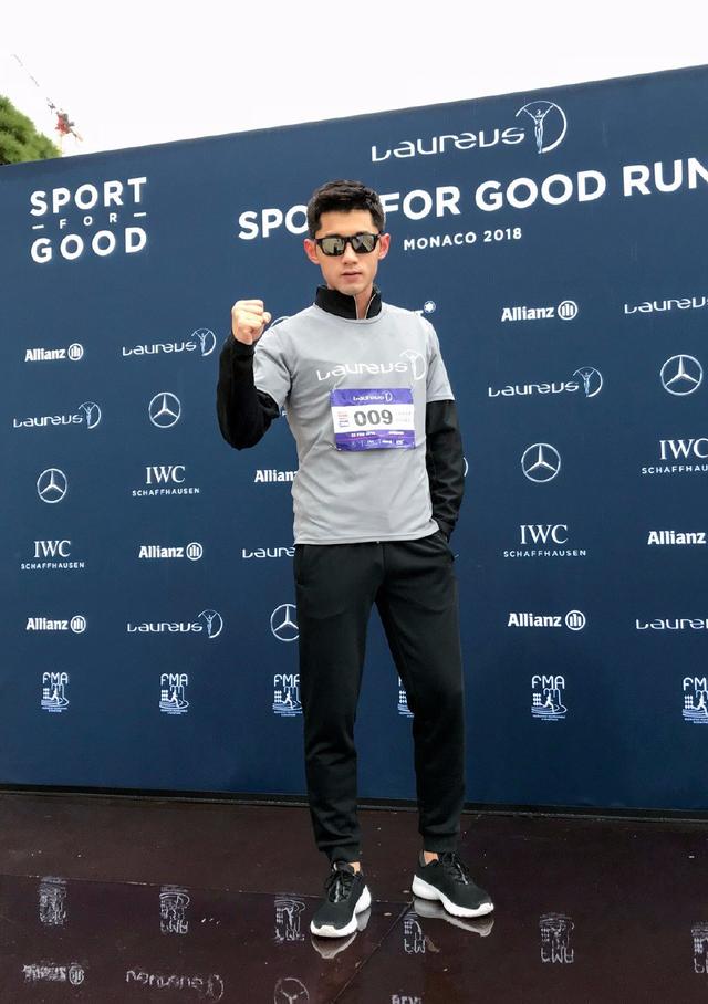 张继科太会穿一身西装却搭配运动鞋这怕只有他能hold住了