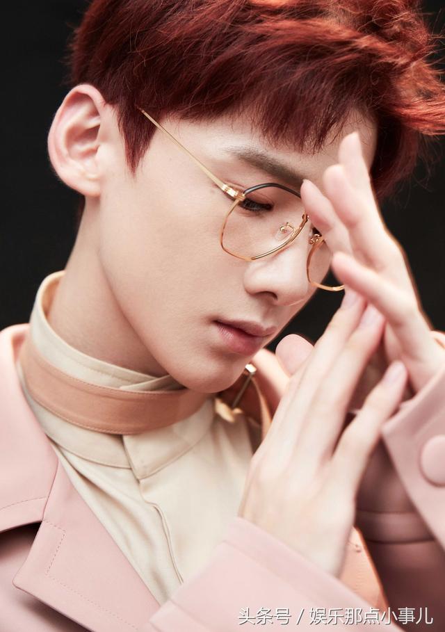 白敬亭撒钱丢卡白式炫富,还真的学不来,惹不起