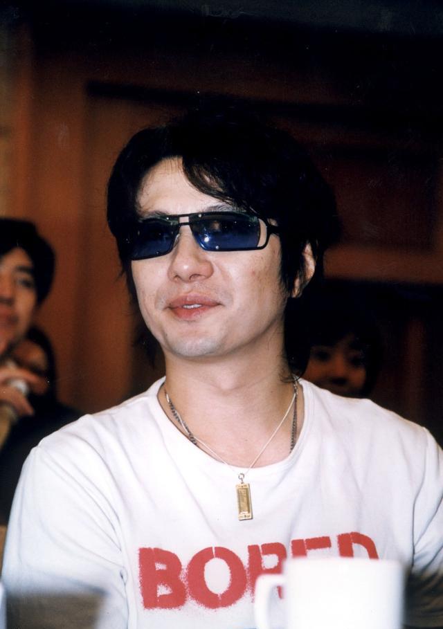 郑钧:摇滚界的最后一片净土