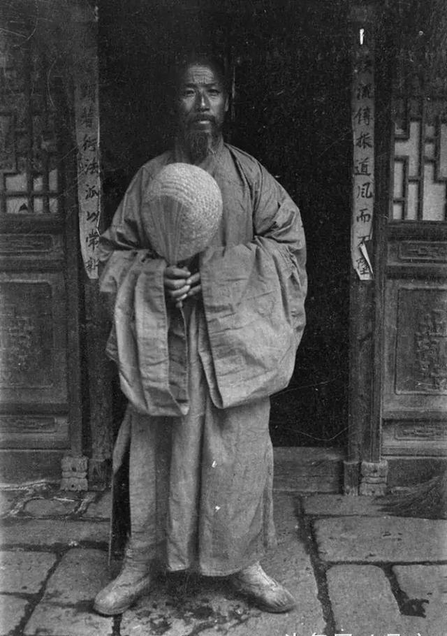 实拍百年前中国道士的真实形象真正的仙风道骨