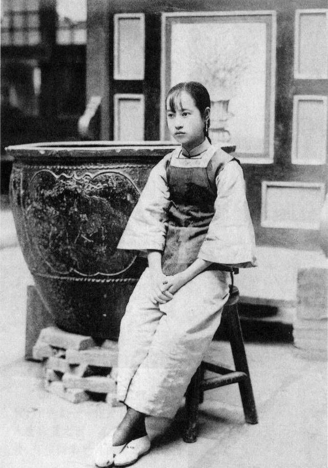 清末老照片里面的女性为何都那么丑?完颜立童记和她们不服!