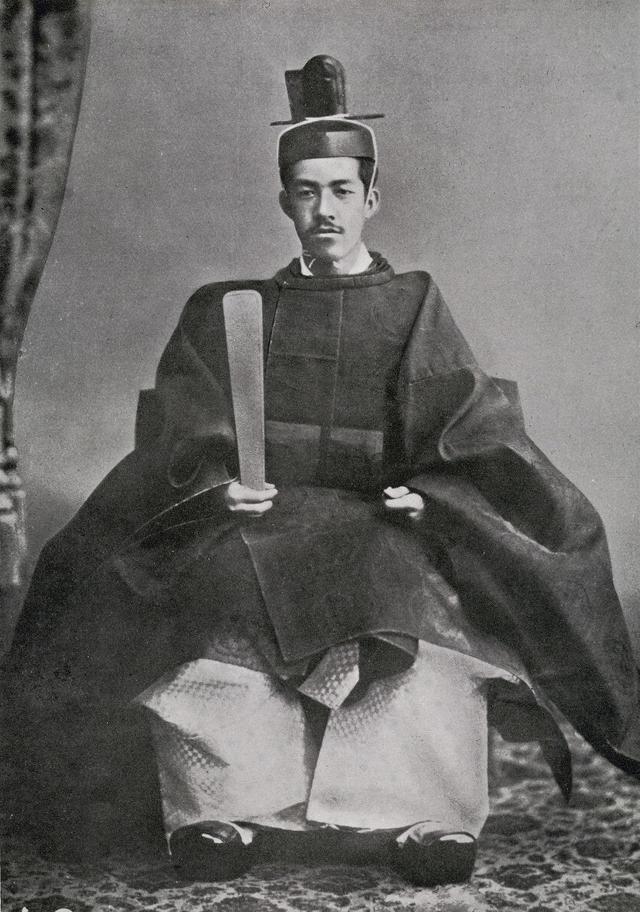 日本裕仁天皇患有先天性疾病,都是日本皇室近亲结婚的恶果