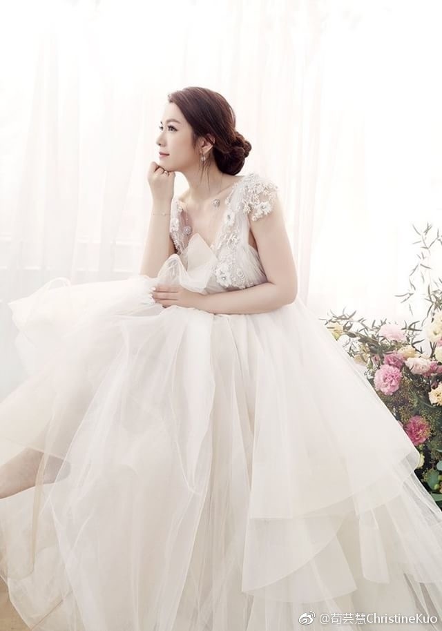 苟芸慧|郭富城|婚纱_新浪新闻