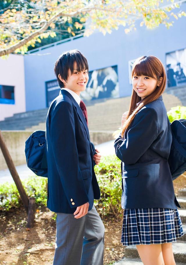 孩子就因为早恋,学校就可以被开除吗?