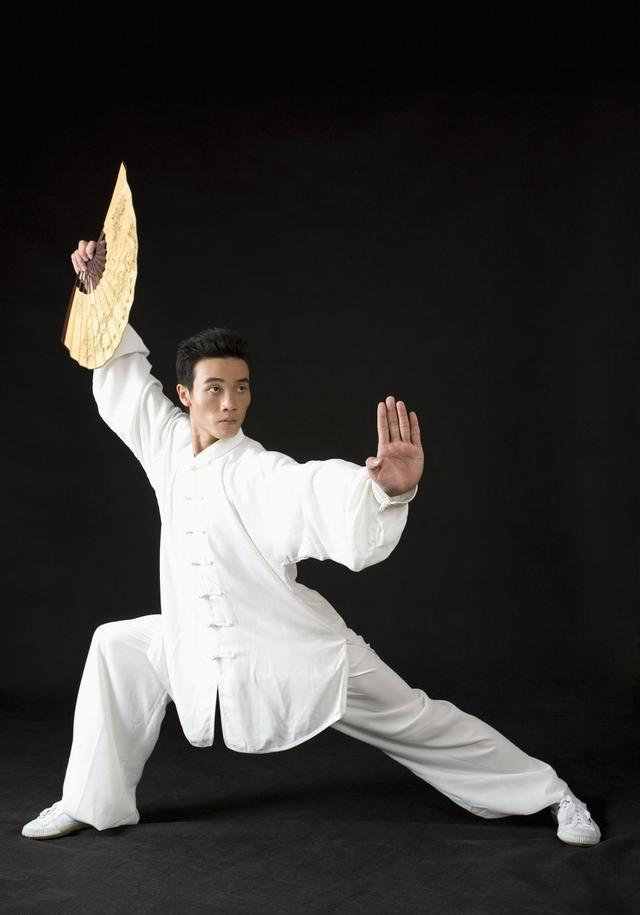 首次披露秘传传统太极拳功夫架步法包括腿功训练