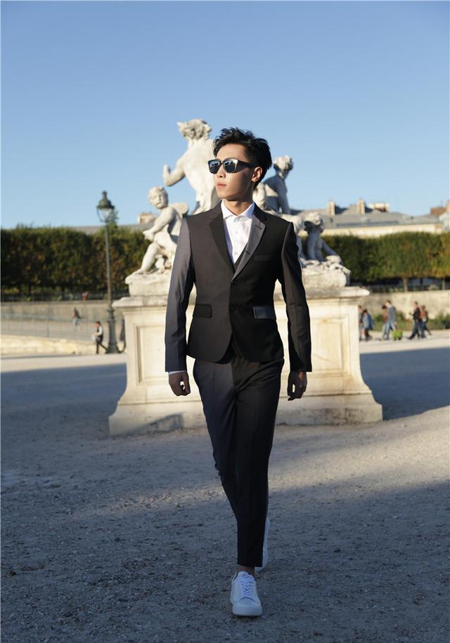 张淞霸气黑超玩转极简风