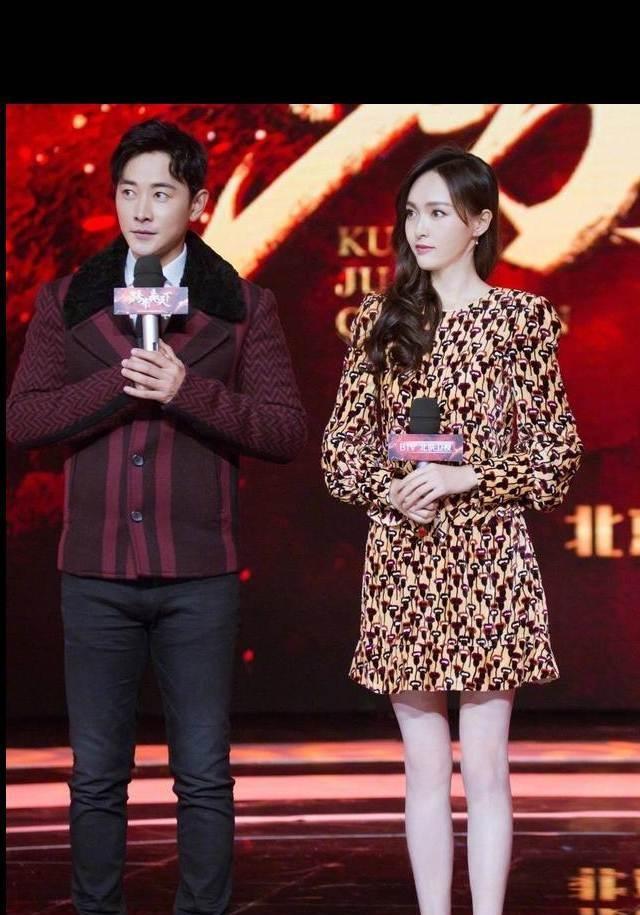 唐嫣与罗普的情侣关系,一个动作可以看出两人