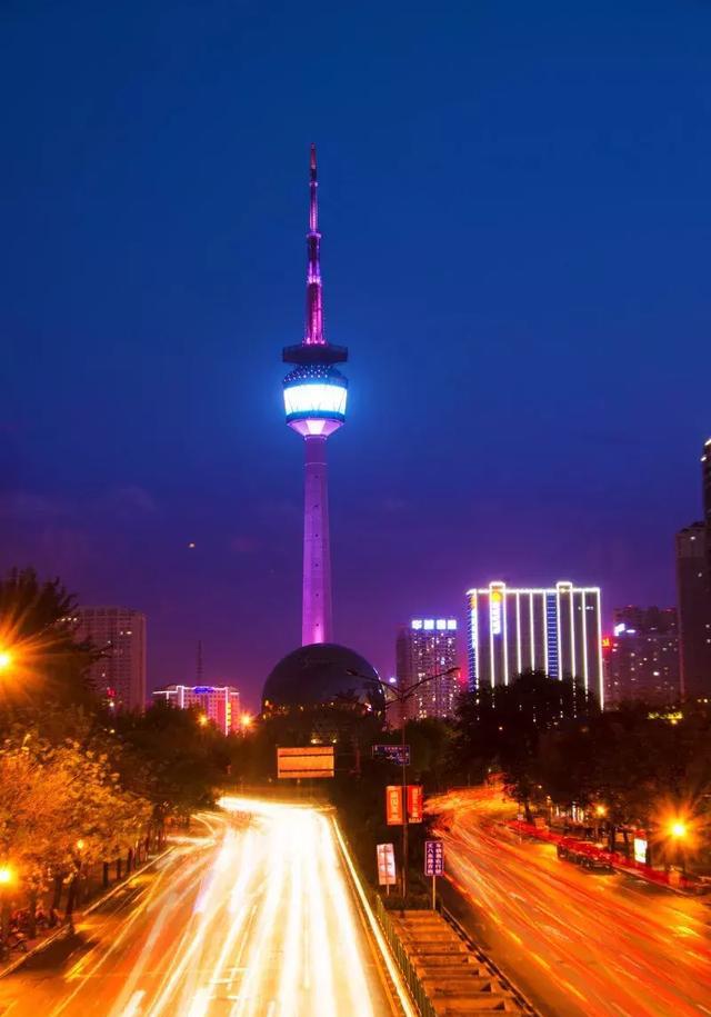 塔建成于1987年,塔高245米,整体平面成八角形,由塔基,塔座,塔身,塔楼