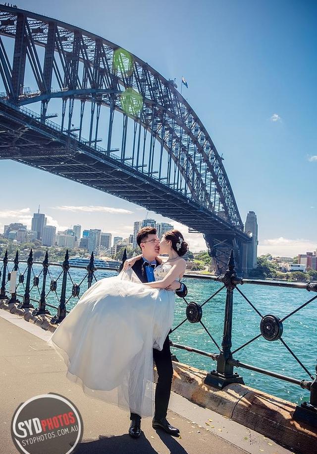 比牵手夫妇更浪漫,这对跨国恋情侣,边接吻边环游世界!