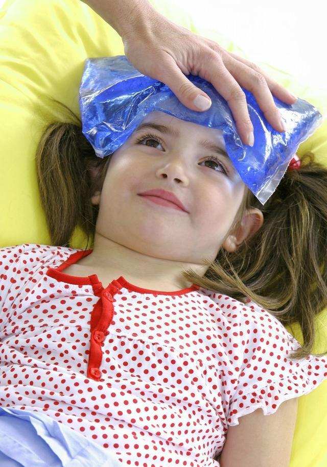 宝宝深夜发烧,你必须知道的五种物理降温方法