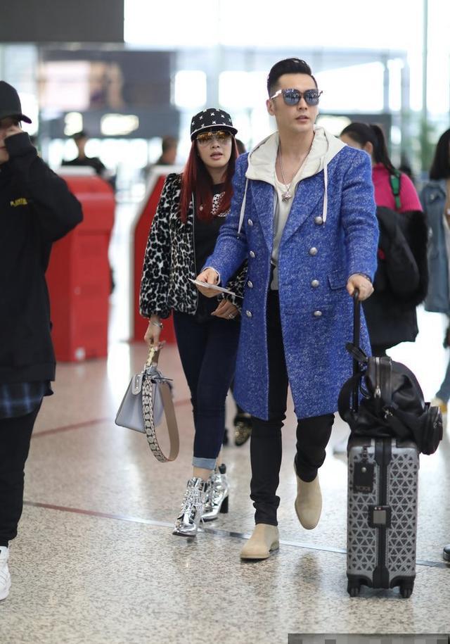 钟丽缇张伦硕机场秀恩爱,高跟鞋晃眼!难道身高168是虚报?