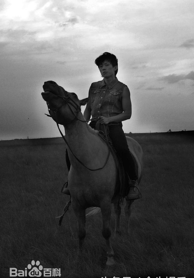 《成都》火了 赵雷为何窝在家中关机三天?