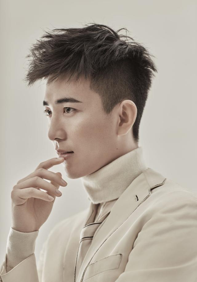 李川湿发写真变阳刚型男 《同窗》"娘炮"余皓形象大反转