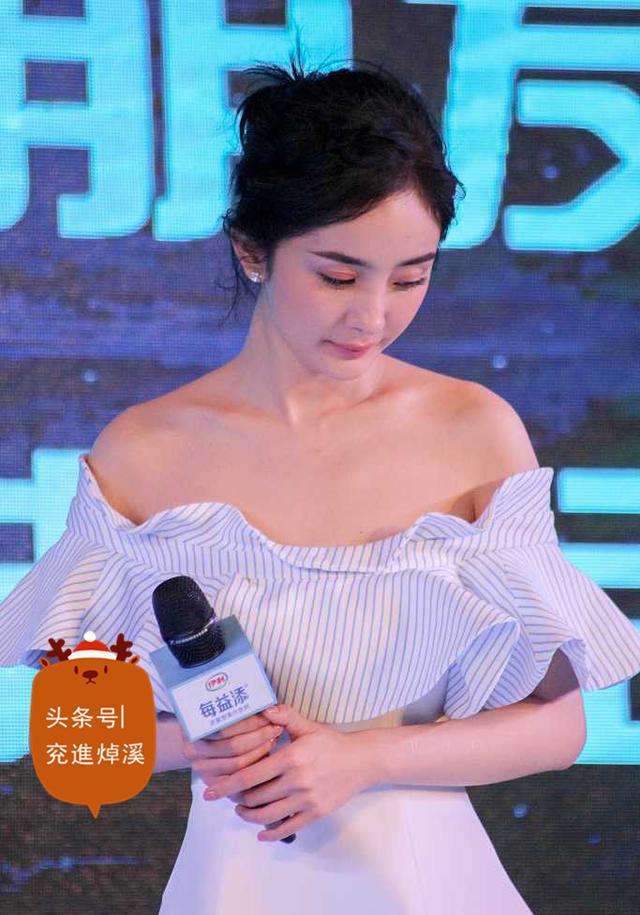 杨幂一身露肩裙少女感炸裂,不过更抢镜的恐怕是脑门!咋了这是?