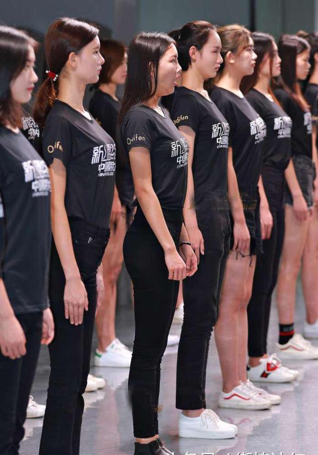 模特选美排排站,秀长腿还是得看短裤