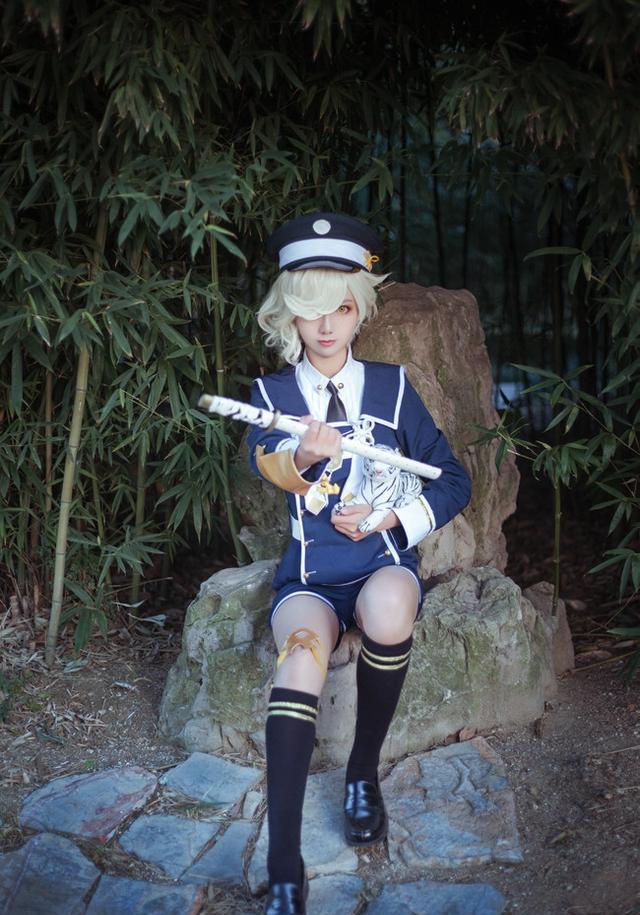 刀剑乱舞五虎退cos可爱的小老虎快来给我摸摸头