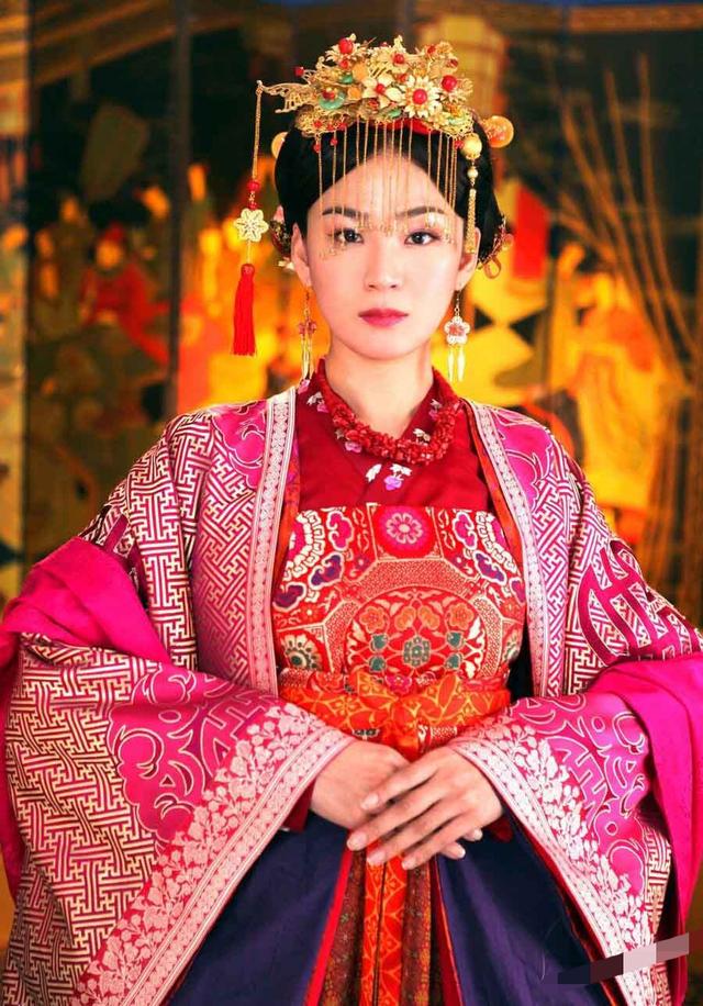 模特出身,她是反派专业户,出道多年不温不火,40岁依然少女模样