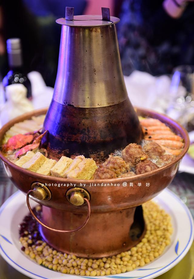 香宫为大家准备了东北正宗铜火锅,各式精美凉盘