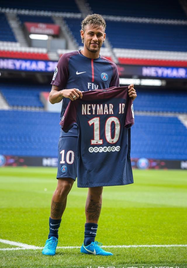 在皇马队史上,10号球衣的继任者无一例外都是伟大的球员