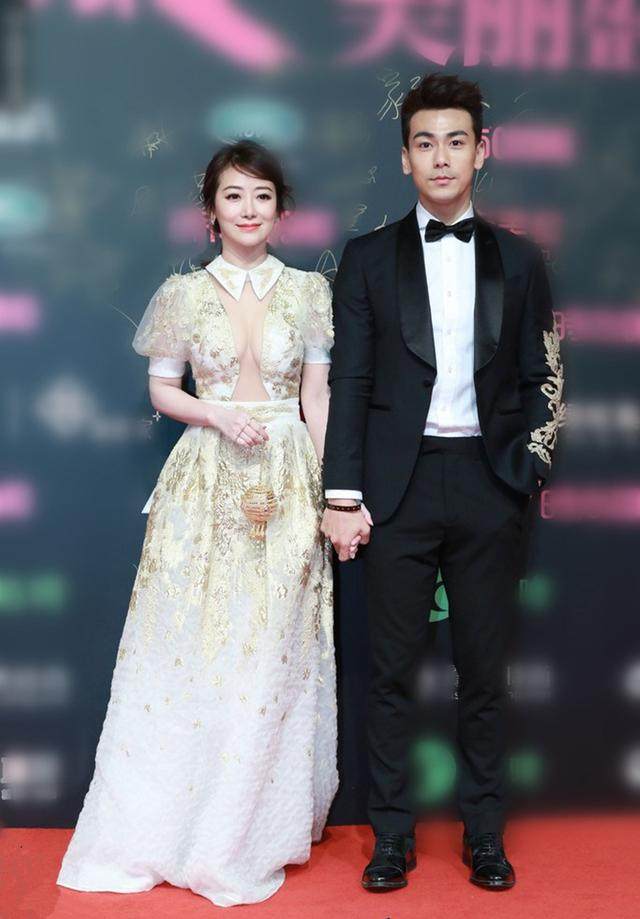 陈紫函上半身根本包不住,网友:难怪能搞定小鲜肉陈紫函和老公手牵手