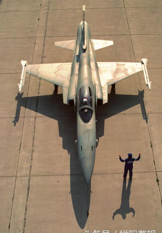 正文        诺斯罗普发展的f-20"虎鲨"战斗机,性能的确不错,也有推出