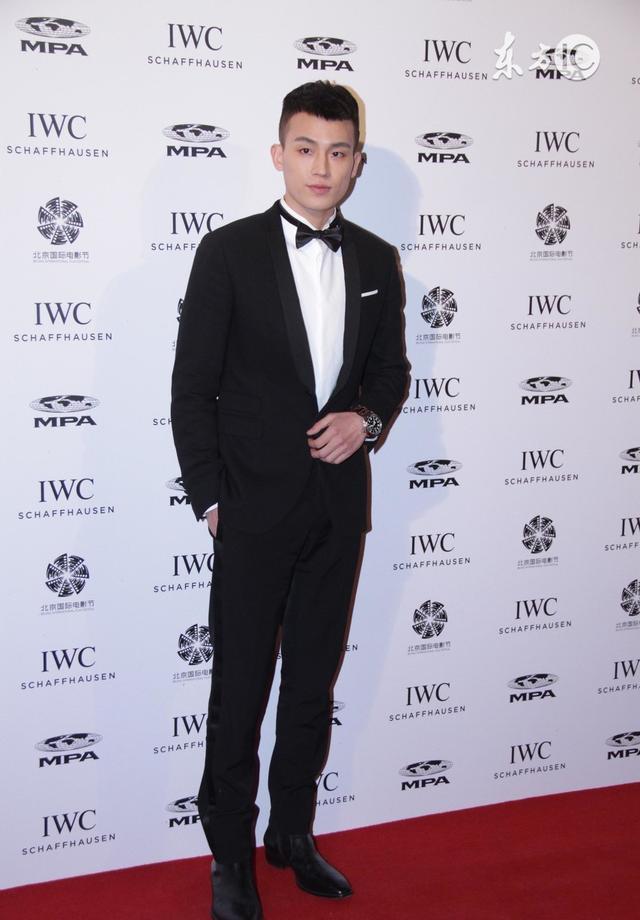 让海清为他下跪,让马思纯变身迷妹,欧豪是魅力还是?