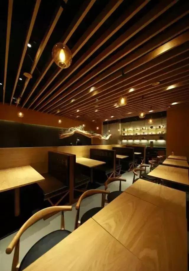 [连锁案例】五公里死亡圈的沃尔玛都关了,它却