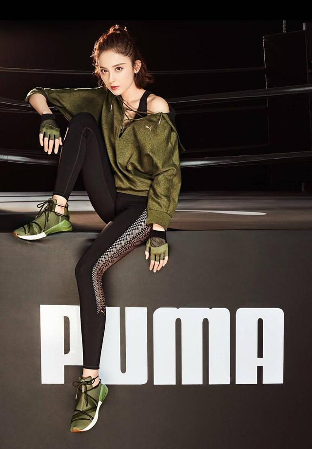 古力娜扎最新造型好大胆半脱外套美炸天