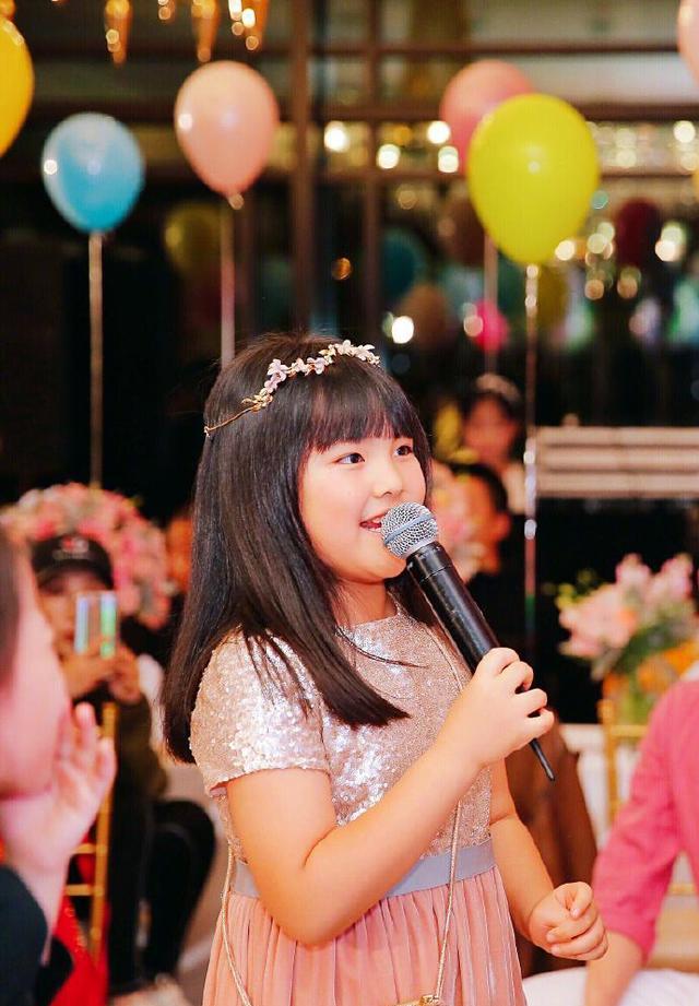 妈妈李湘晒照并写下祝福"亲爱的宝贝,又长大了一岁!