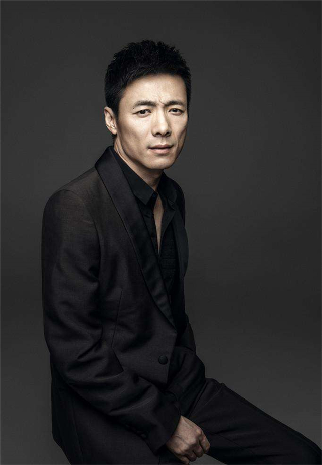 他便是祖峰,74年2月23日出生在南京,是一名中国内地影视男演员,00年