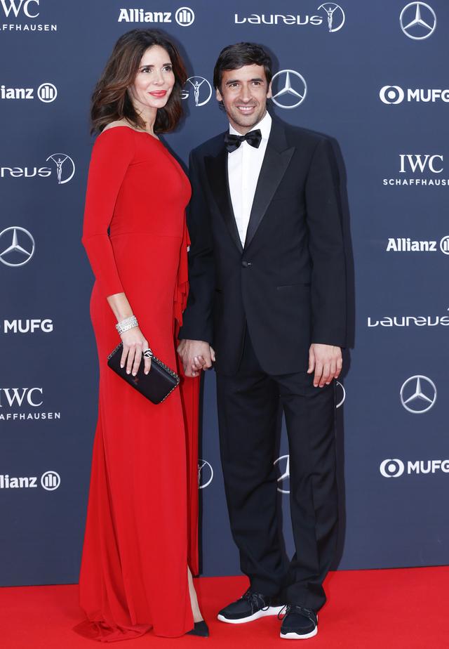 2月27日,西班牙足球球星劳尔(右)与妻子在摩纳哥举行的2018年劳伦斯