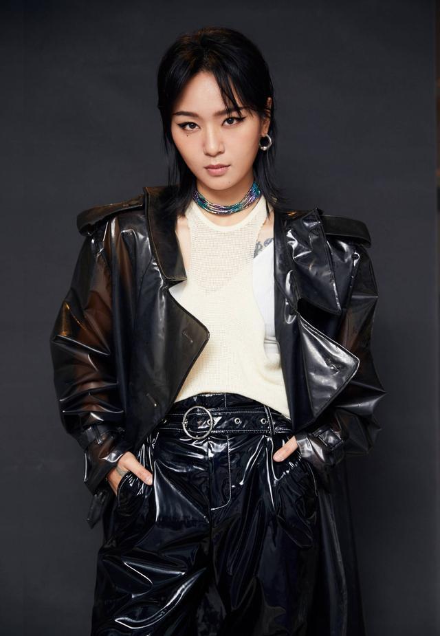 周笔畅狂瘦10斤,简直美到认不出,网友:这效果比整容还厉害