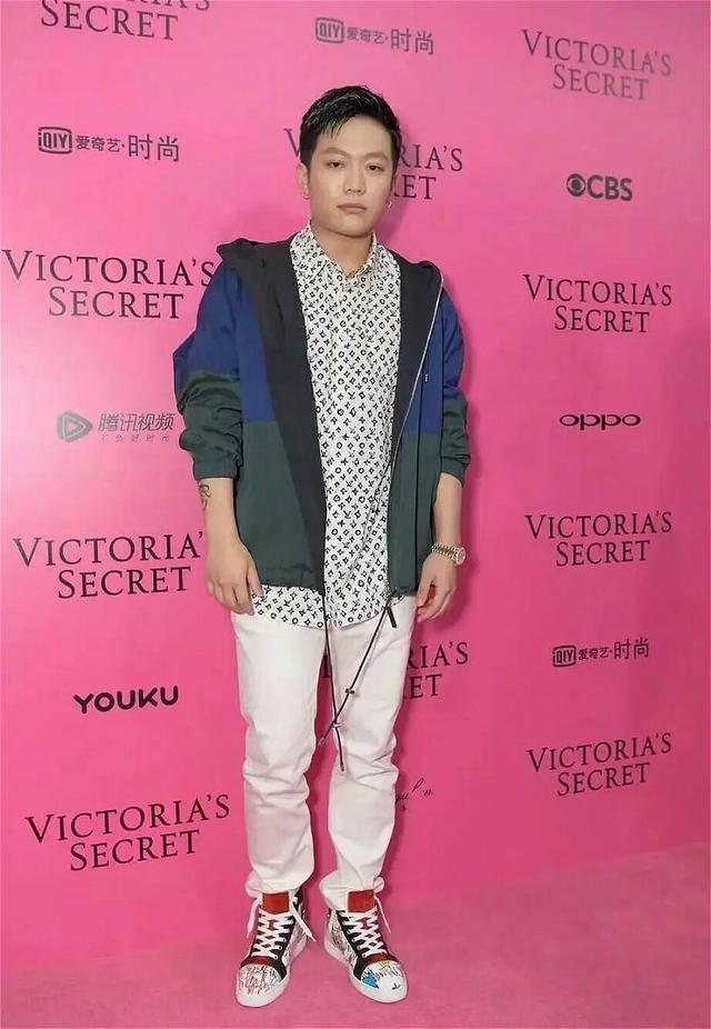 pgone素颜真的够丑皮肤差到不忍直视我不信李小璐真下得去口