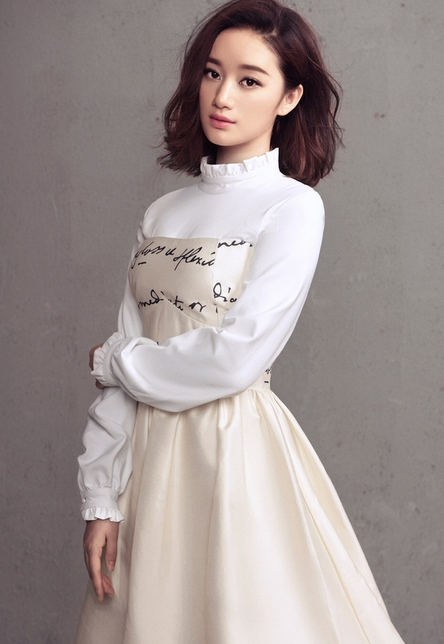 她合作杨幂走红,被胡歌当妹妹吴奇隆当情敌,俏丽远甩昆凌!