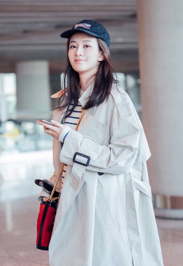 关雎尔这么凹造型,你喜欢吗?戏外的感觉真不错