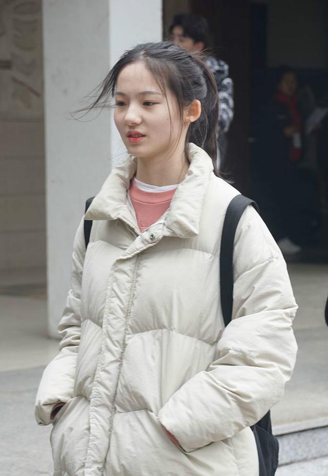 上戏艺考众多高颜值考生现身惊现小林允小高圆圆非常出众