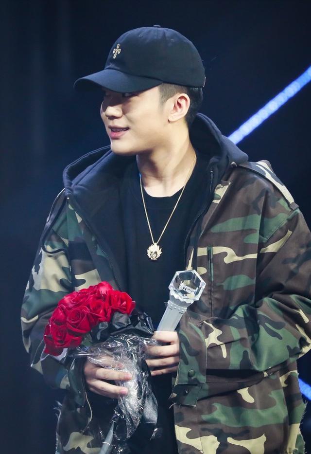 贾乃亮和pgone的颜值pk,网友吐槽:嫂嫂你是什么眼神?