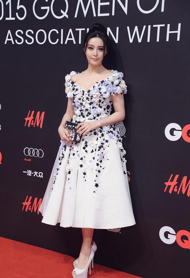 网上公布的范冰冰的身高为168cm,按道理说范冰冰可不是小个子女生啊