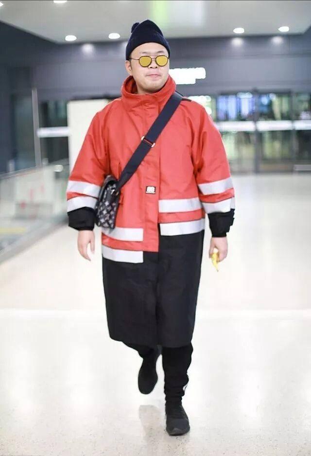 30岁杜海涛和33岁戚薇,撞衫一款长款羽绒服,网友:怎么比?