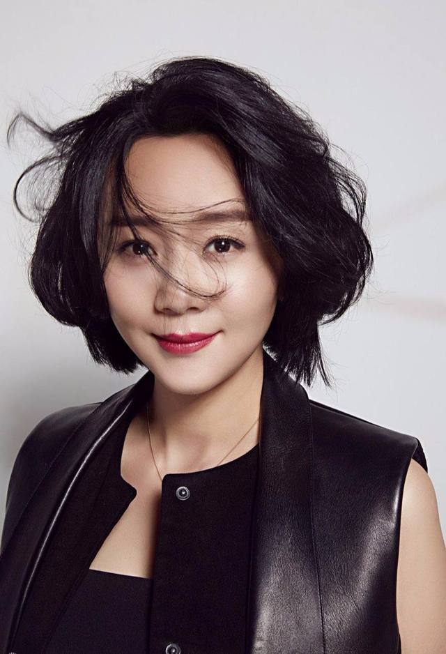 她是当年的陆心萍,现实中却和陆尔豪恩爱了18年之久