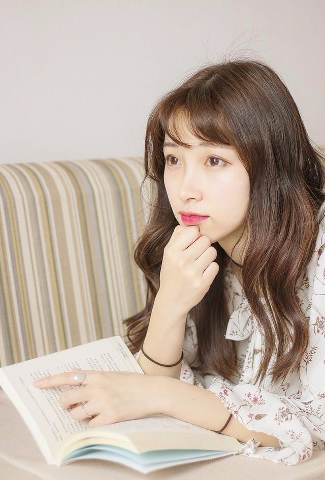 纯净森系美女眼神温柔迷人图片