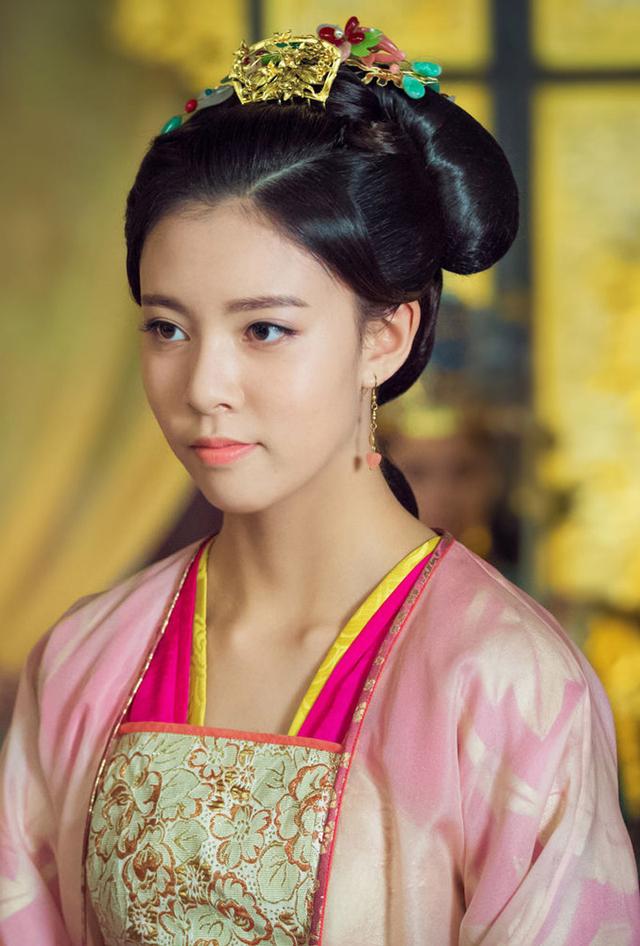 还记得一年级里的cc宋妍霏吗穿上古装的她更美了