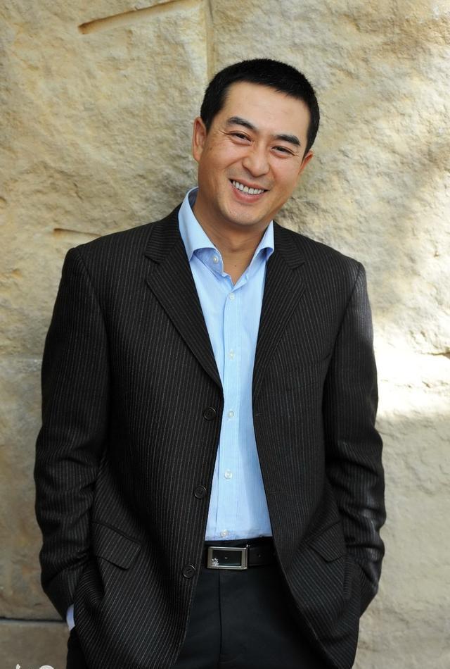 为什么喜欢张嘉译?这个汉子低调又性感迷人,是师奶级别的杀手!