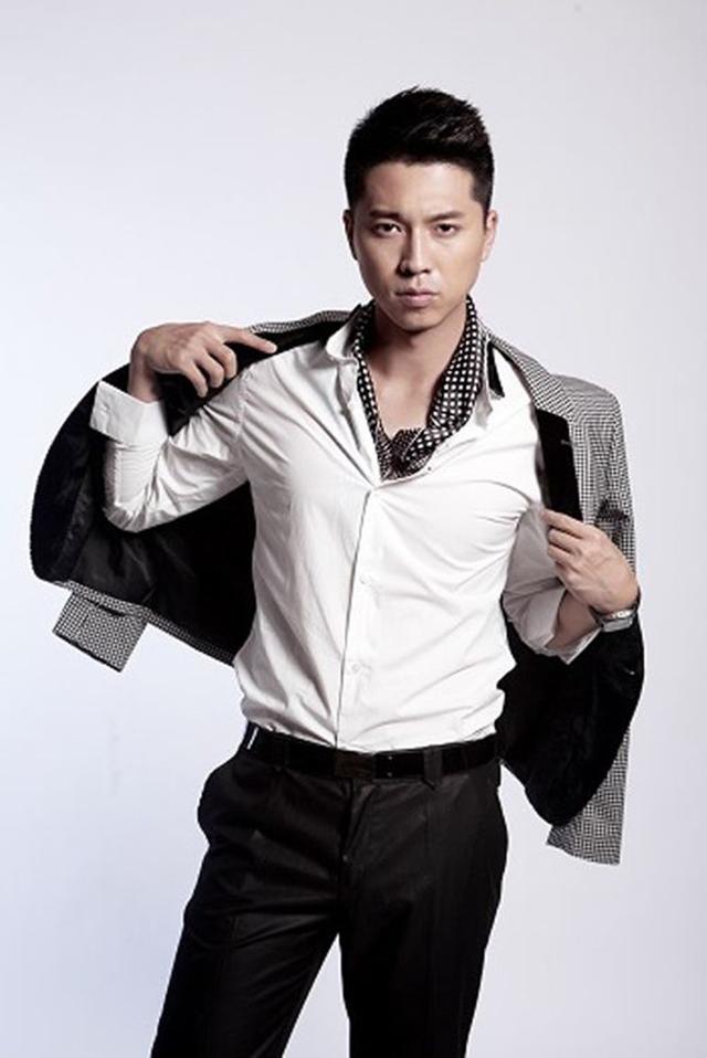 因出演孙少安被观众熟识,王雷踏实演戏,被称为戏路宽的大眼男神