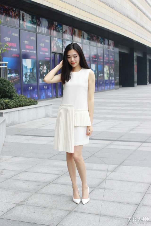 你和女神之间只差这一条裙子了图片from美女时钟