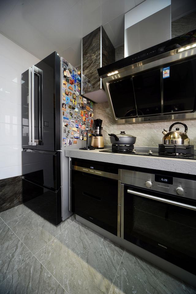 过年在新家款待亲朋好友,看着他们羡慕的眼神,心里满满的得瑟