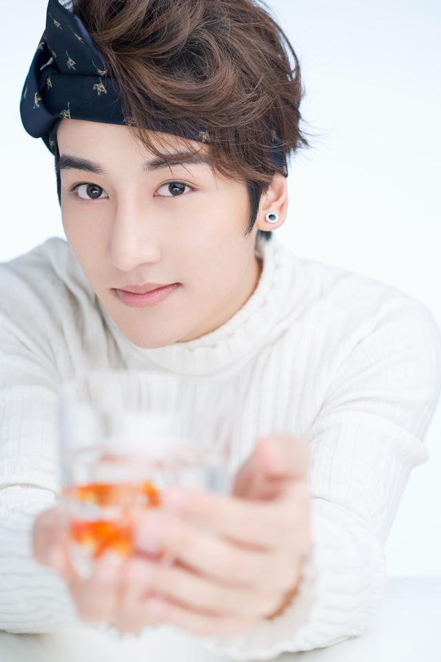 所以,英皇新生代演员麦亨利亮相电影《红海行动》算得上是粉丝们的大