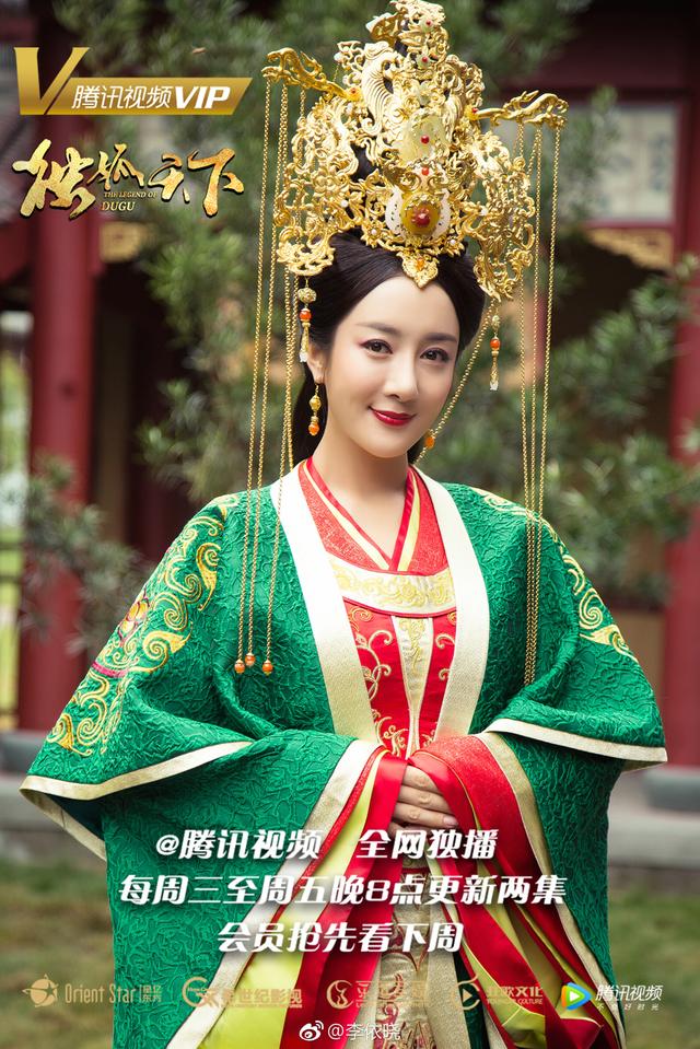 年少成名,因被狗咬伤整容饱受争议,如今饰演皇后不输范冰冰