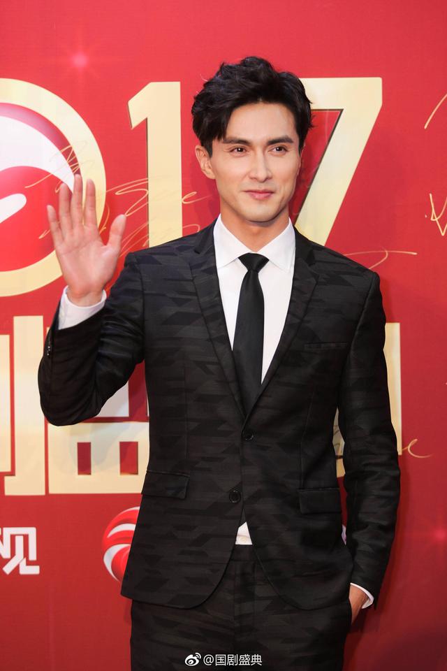 参加国剧盛典的他,营销号说是次流量,却没有一部男主剧