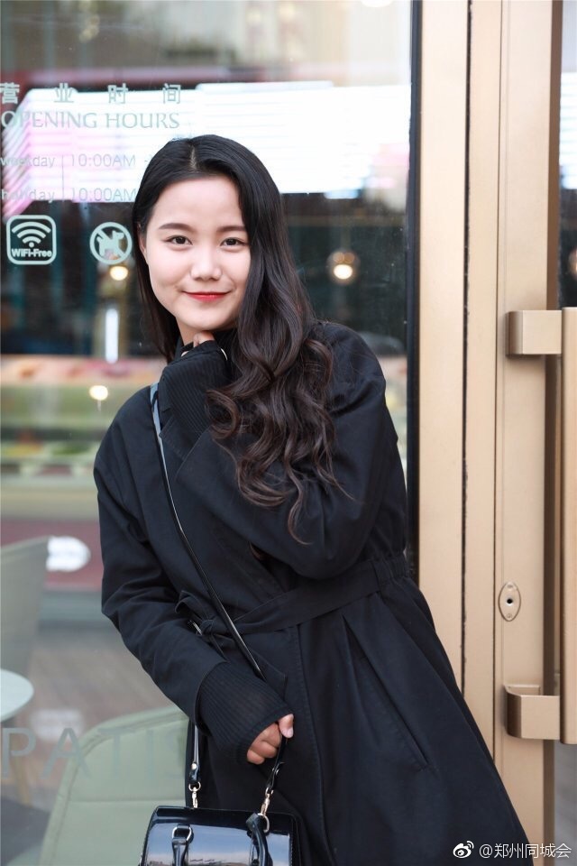 论不怕冷 我只服郑州妹子,网友:甩你一条秋裤!